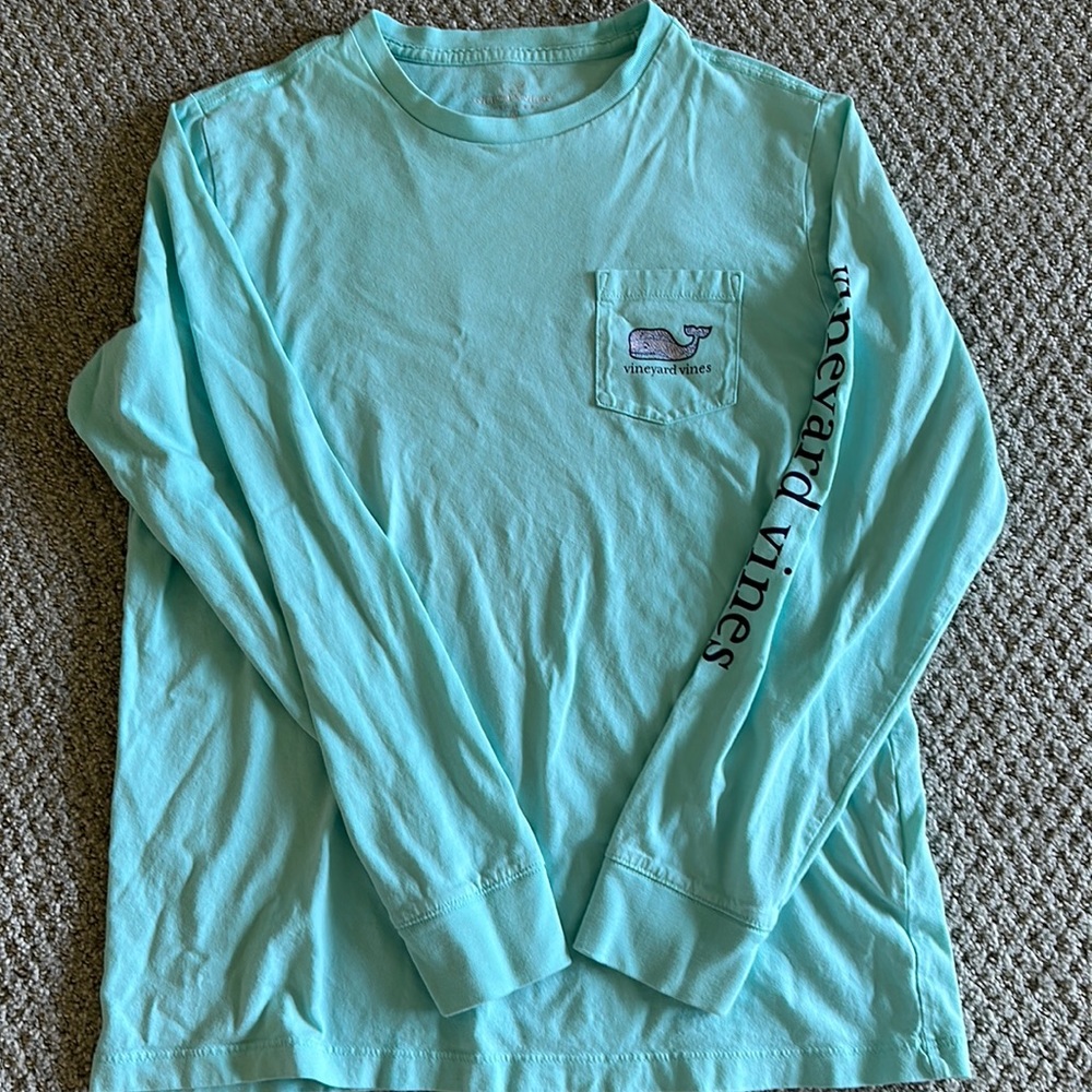 Vineyard Vines boys size medium. Gently worn no fading. Smoke free home